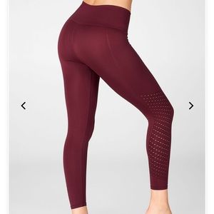 NWT Fabletics, High-waisted perforated, 7/8 length